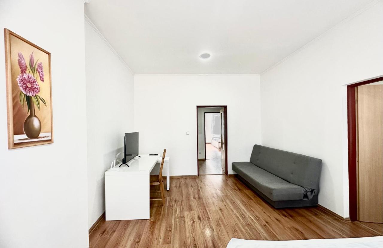 Apartment Erika การ์โลวีวารี ภายนอก รูปภาพ